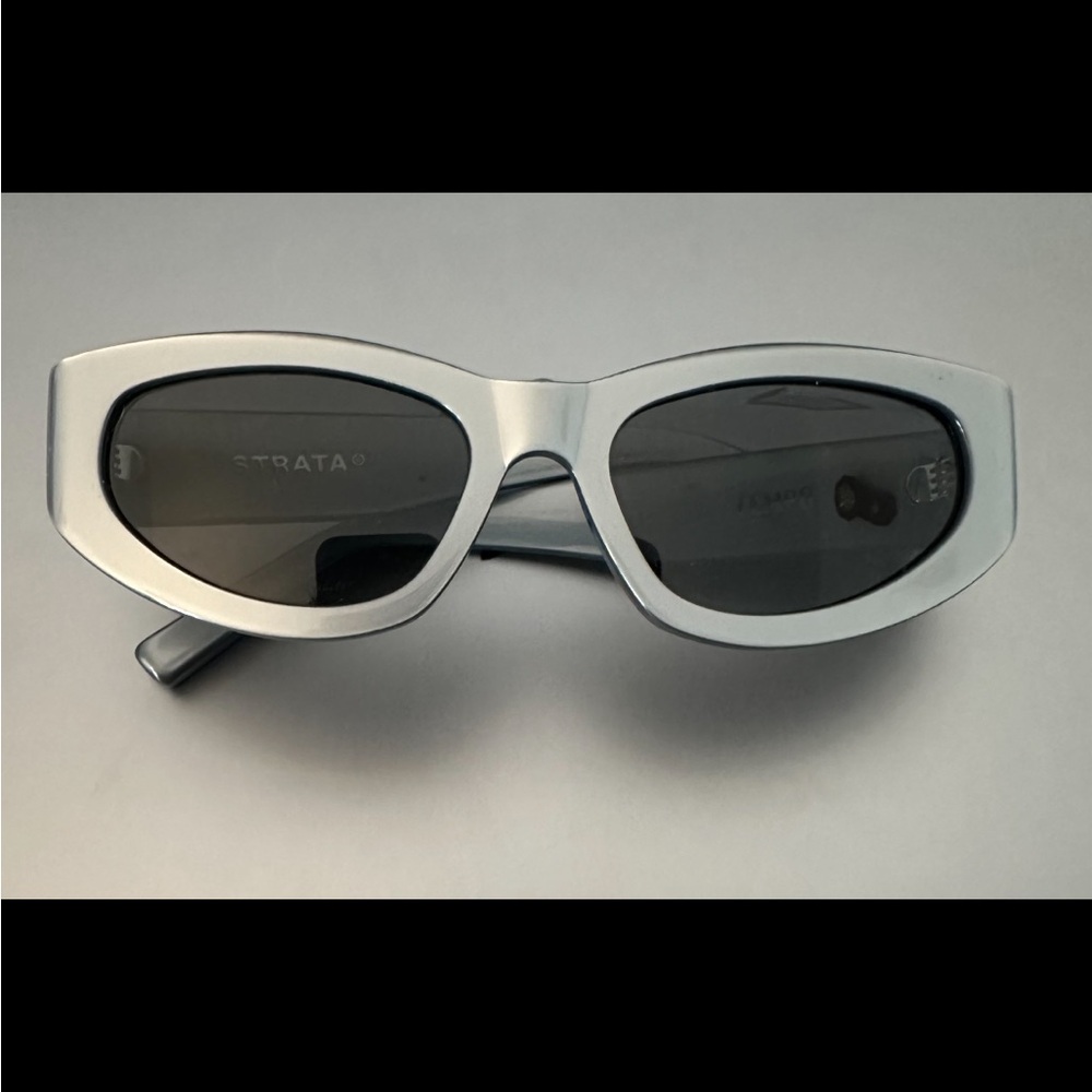 ✨ SOLD ✨ Strata Tempo Silver Sunglasses